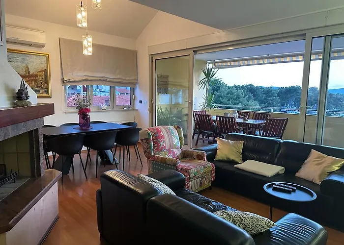 Satis * 特罗吉尔