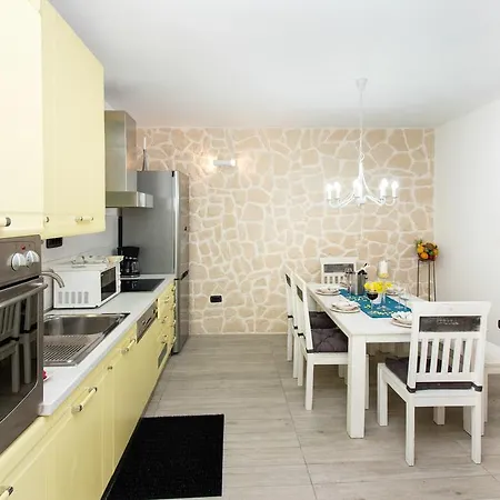 Satis * Trogir